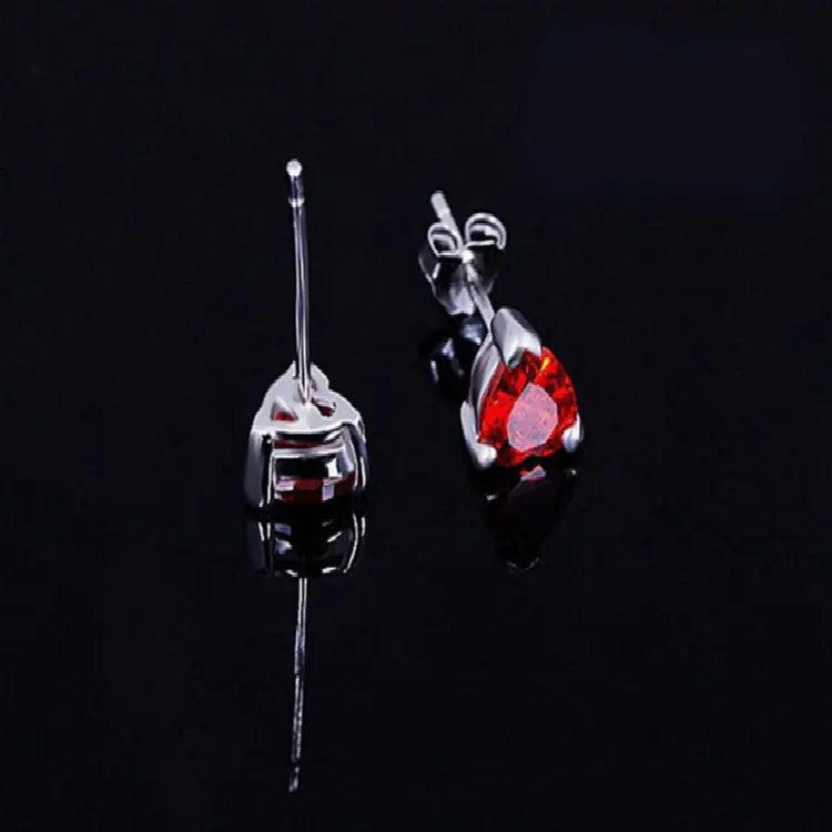 Conjunto de pendientes y collar con circonitas en forma de corazón