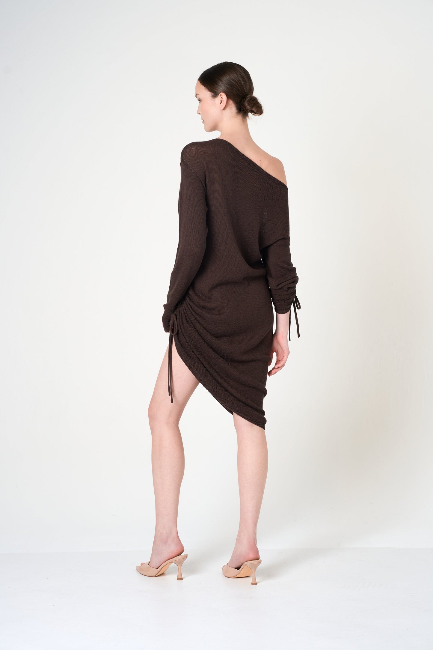 Vestido de manga larga en marrón